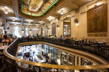 Rio de Janeiro, Brezilya - 12 Şubat 2026: Rio şehir merkezinde yer alan ünlü bir kafe ve simge olan Şekerleme Colombo 'nun İçi.