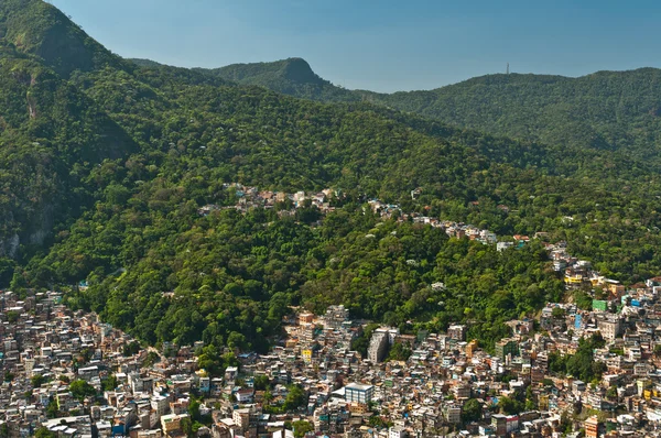 里约热内卢贫民窟的城市天际线 — 图库照片