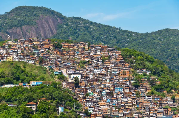 Rio de Janeiro gecekondu manzarası — Stok fotoğraf
