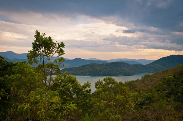 Wooded hills, big lake — Stock Photo, Image