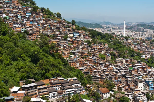 Rio de Janeiro nyomornegyedek Skyline — Stock Fotó