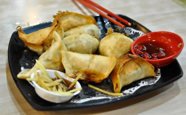 Oriental dumplings with sauce and snack — Stock Photo, Image