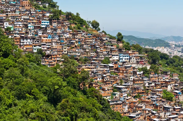 Rio de Janeiro nyomornegyedek Skyline — Stock Fotó