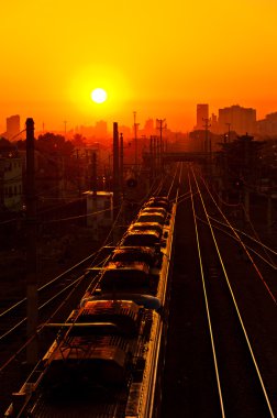 Şehre doğru tren