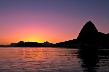 Sugarloaf dağ silueti