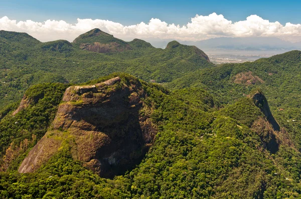 Prachtige Tijuca Forest bergen — Stockfoto