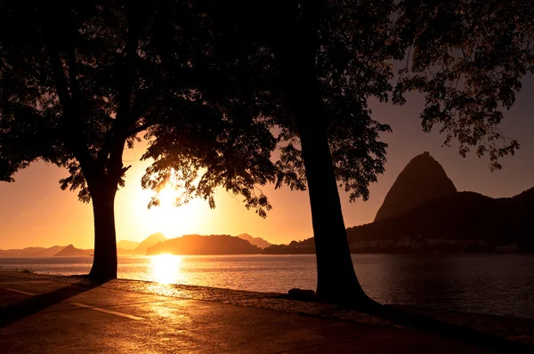 Silhueta de Pão de Açúcar Montanha — Fotografia de Stock