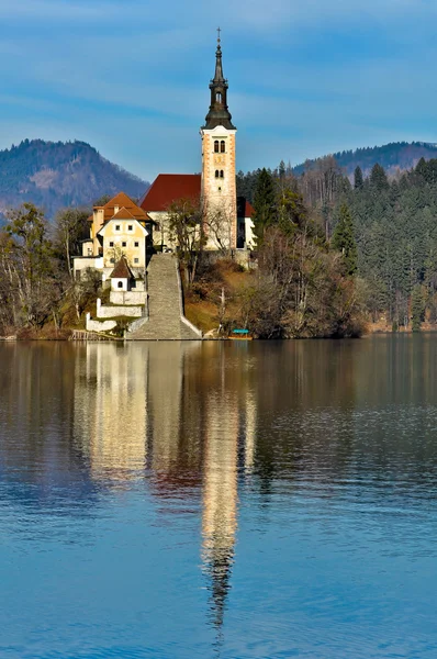 Bled Gölü üzerinde şaşırtıcı görünümü — Stok fotoğraf