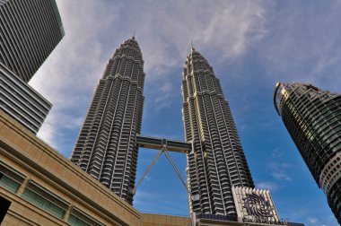 Petronas İkiz Kuleleri