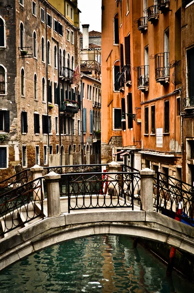 Hermosa vista del canal en Venecia — Foto de Stock