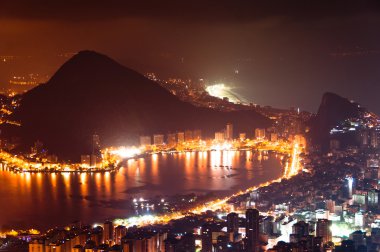 Gece Rio de Janeiro havadan görünümü