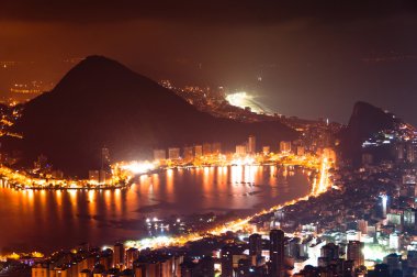 Gece Rio de Janeiro havadan görünümü