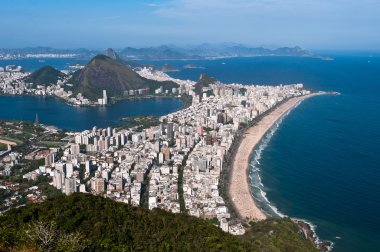 Ipanema ve Leblon Plajı ve Vidigal Favela, Rio de Janeiro, Brezilya havadan görünümü