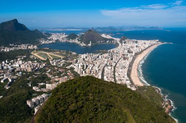 Ipanema ve Leblon Plajı ve Vidigal Favela, Rio de Janeiro, Brezilya havadan görünümü