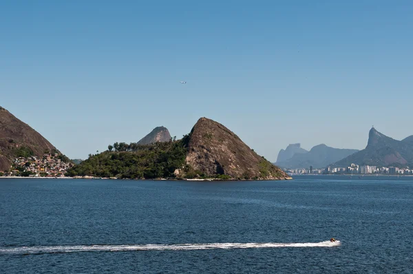 Mountains and Buildings of Rio de Janeiro — Stock Photo, Image