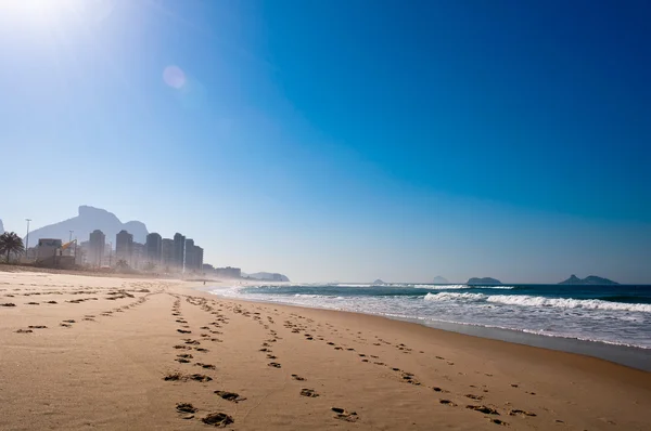 Edificios de apartamentos de lujo en playa — Foto de Stock