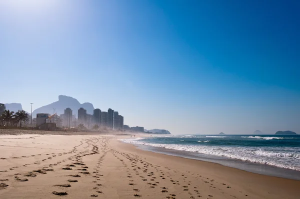 Edificios de apartamentos de lujo en playa — Foto de Stock