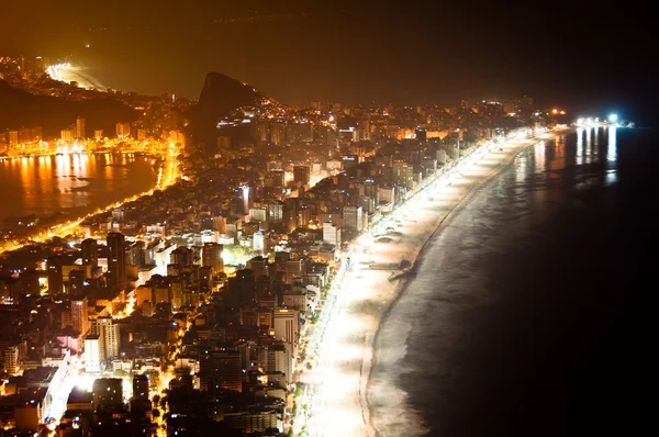 Воздушный вид на Рио-де-Жанейро ночью — стоковое фото