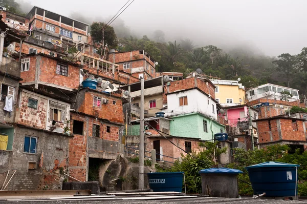 Construções residenciais frágeis — Fotografia de Stock