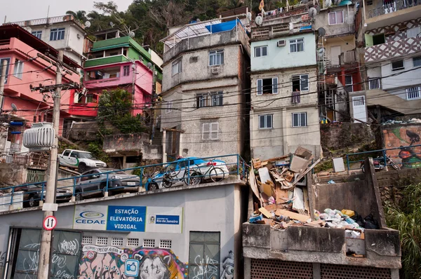 Construções residenciais frágeis — Fotografia de Stock