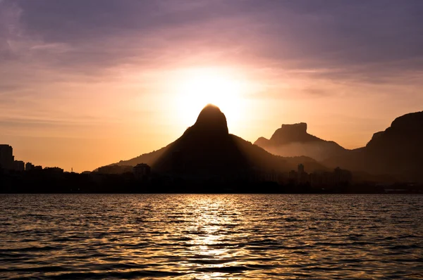 Όμορφη θέα του ηλιοβασιλέματος Ρίο ντε Τζανέιρο — Φωτογραφία Αρχείου