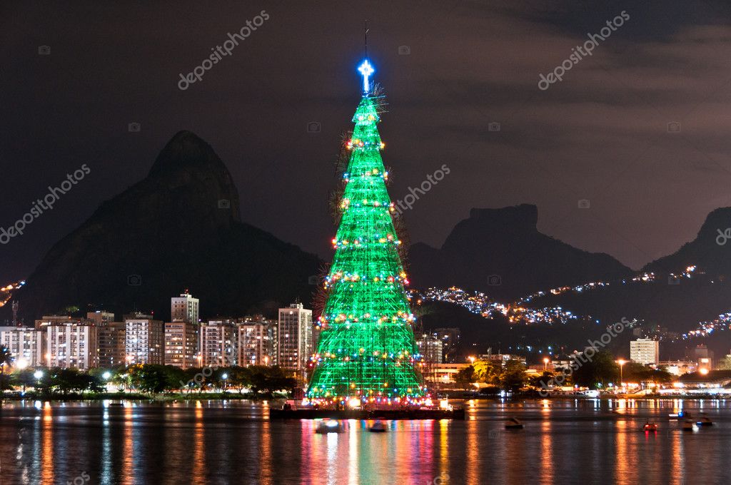 Árvore de Natal no Rio de Janeiro — Fotografia de Stock Editorial © dabldy #98205366 Árvore de Natal no Rio de Janeiro — Fotografia de Stock Editorial © dabldy #98205366