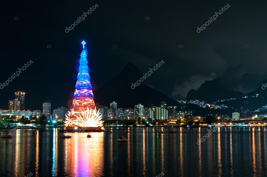 Árvore de Natal no Rio de Janeiro — Fotografia de Stock Editorial © dabldy  #98205754