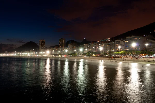 Praia de Copacabana à noite — Fotografia de Stock