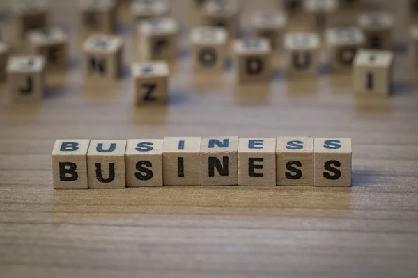 Бизнес, написанный деревянными кубиками Лицензионные Стоковые Фото