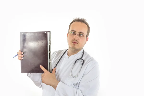 Jovem médico com área de transferência — Fotografia de Stock