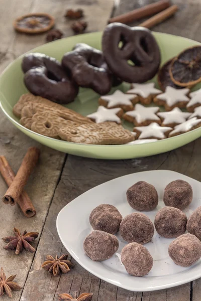 Weihnachtsgebäck und Süßigkeiten — Stockfoto