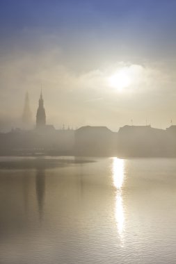 Alster üzerinde yoğun sis