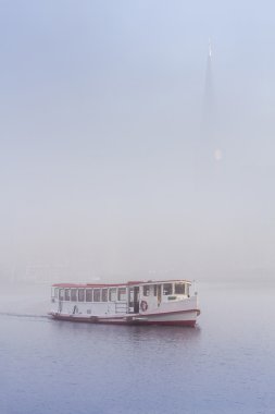 Sisin içinde tarihi Alsterferry