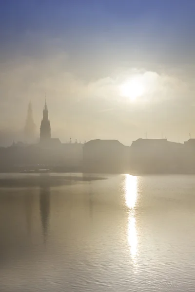 Niebla densa sobre el Alster — Foto de Stock