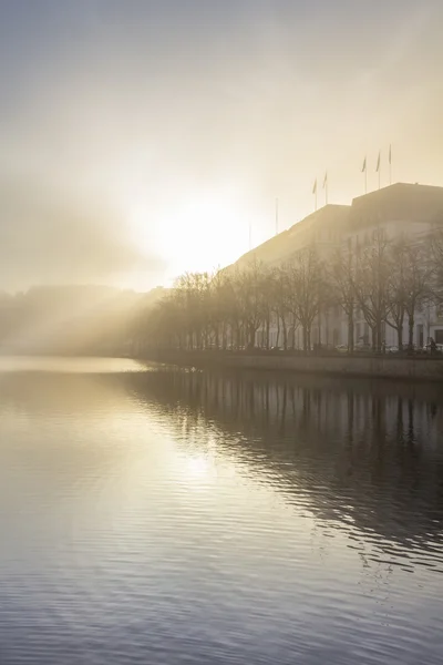 Niebla densa sobre el Alster — Foto de Stock