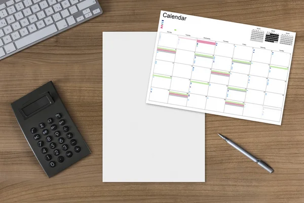 Calendario hoja en blanco y calculadora sobre tabla de madera — Foto de Stock