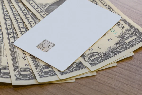 Karty kredytowej lub debetowej na notatki dolara — Zdjęcie stockowe