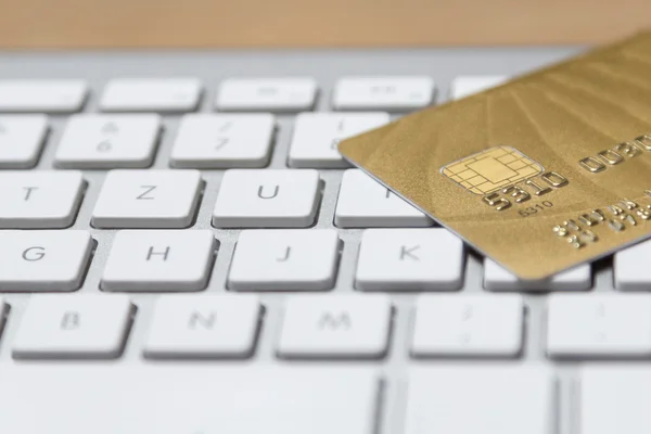 Golden credit card on keyboard — Stock Photo, Image