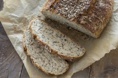 ev yapımı kahverengi ekmek 