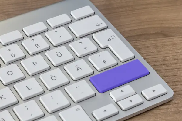 Modré tlačítko na moderní klávesnice — Stock fotografie