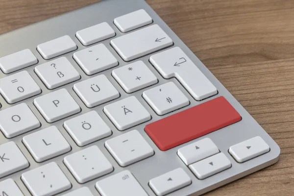 Modern klavye üstünde kırmızı düğme — Stok fotoğraf