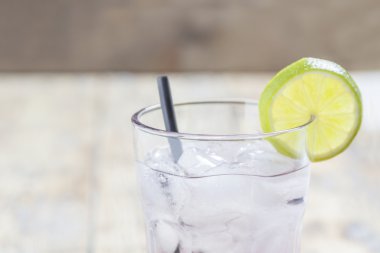 cam buz ve limon ile 