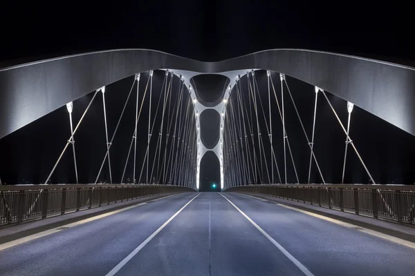Puente moderno por la noche —  Fotos de Stock