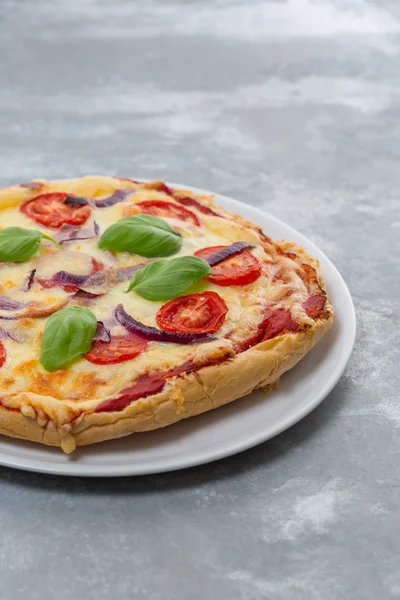 Pizza fatta in casa — Foto Stock