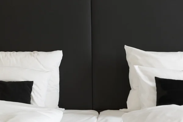 Деталь двоспальне ліжко — стокове фото