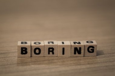 Ahşap küpleri içinde sıkıcı