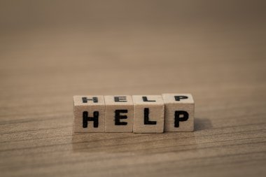 Ahşap küpleri içinde yardım