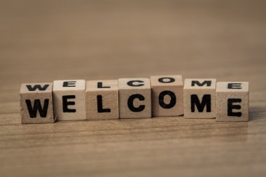 Ahşap küpleri içinde hoş geldiniz