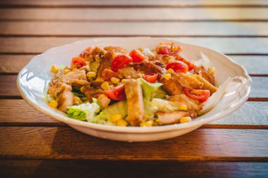 tavuklu Sezar salata