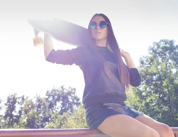 Girl with skateboard — Stock Photo, Image